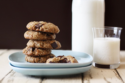 Oatmeal Almond Chocolate Chunk Cookies