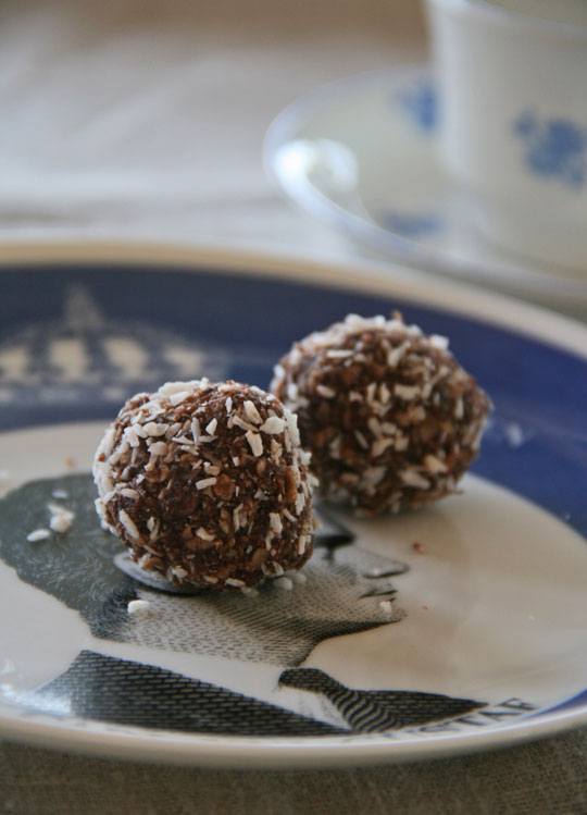 Chocolate Balls recipe as seen on http://www.skimbacolifestyle.com