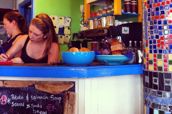 Cafe in Lahinch in Ireland I @SatuVW Cafe in Lahinch in Ireland I @SatuVW