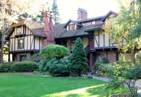 Manor building at Harvest Inn in Napa Valley
