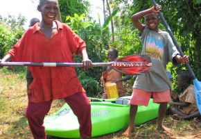 Kayaking in Uganda I @SatuVW I Destination Unknown